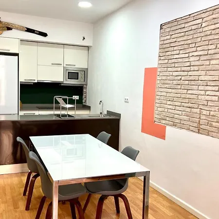 Apartment Centric 2 Bedroom With A Private Lovely Terrace *
